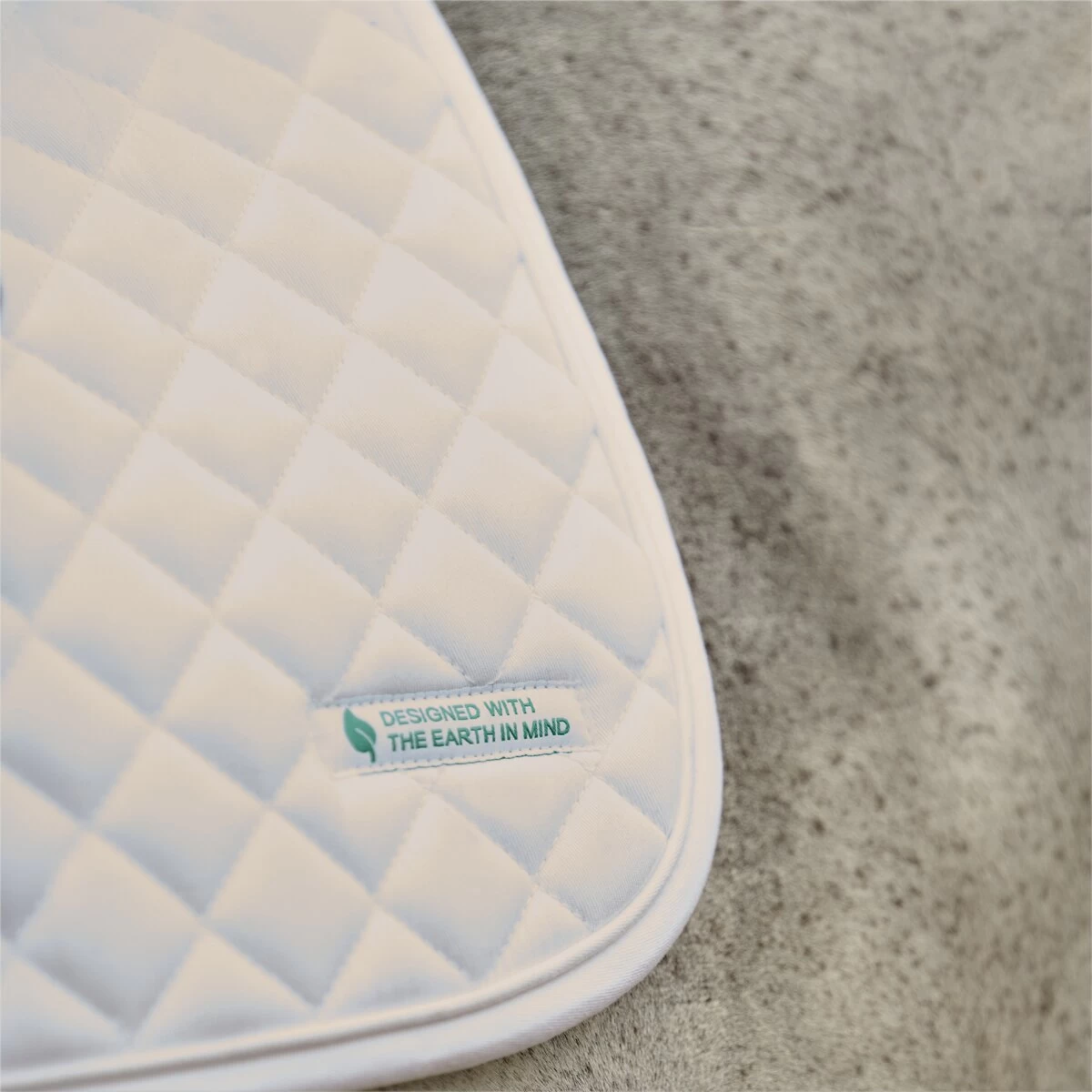 SmartPak Deluxe Organic Cotton Medium Diamond Dressage Saddle Pad 5 SmartPak Deluxe Organic Cotton Medium Diamond Dressage Saddle Pad - Image 5